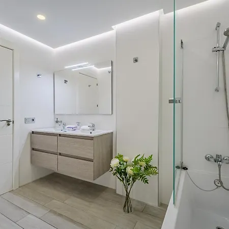 Sunset Bliss Penthouse With Airco & Heated Pool אדחה