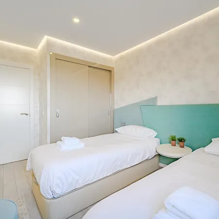 Sunset Bliss Penthouse With Airco & Heated Pool דירה