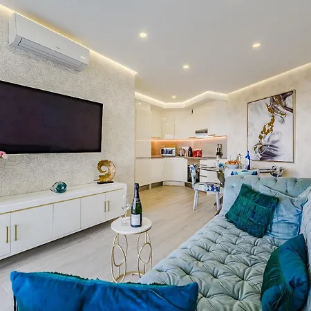 Sunset Bliss Penthouse With Airco & Heated Pool דירה