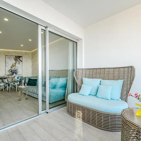 Sunset Bliss Penthouse With Airco & Heated Pool אדחה
