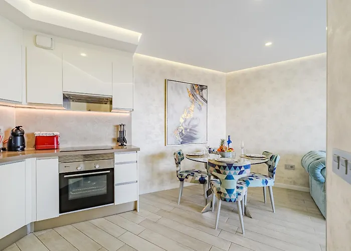 Sunset Bliss Penthouse With Airco & Heated Pool דירה *